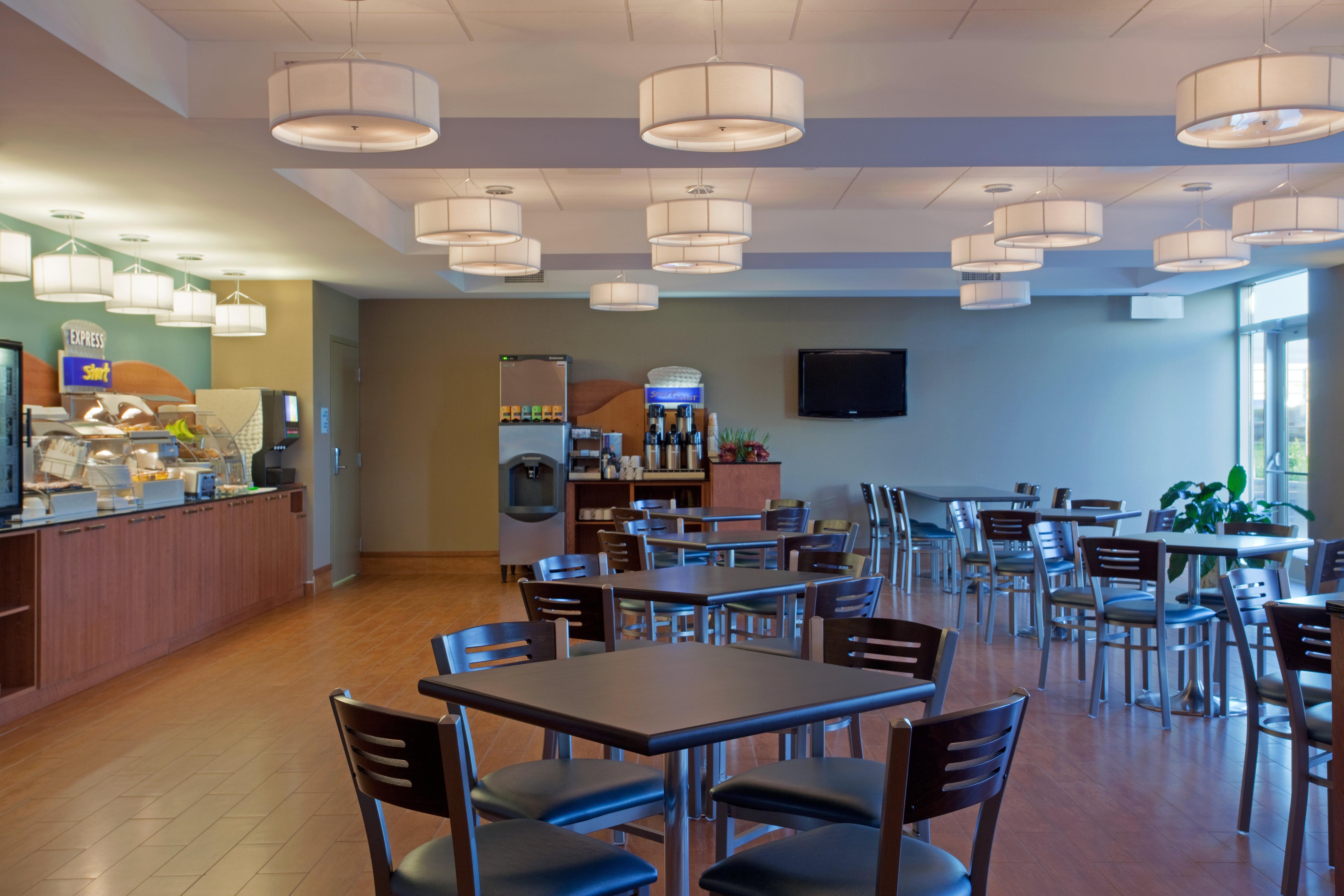 Holiday Inn Express Hotel & Suites Saint - Hyacinthe By Ihg מראה חיצוני תמונה
