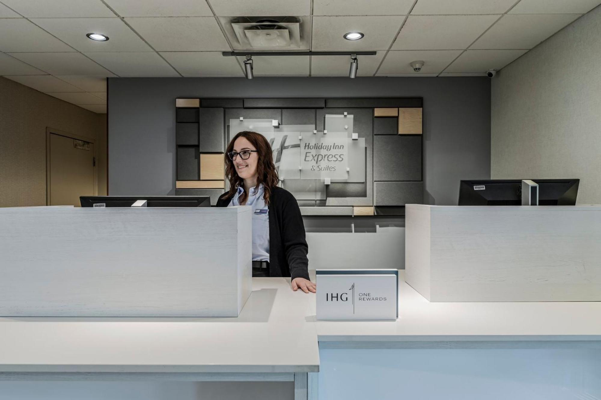 Holiday Inn Express Hotel & Suites Saint - Hyacinthe By Ihg מראה חיצוני תמונה