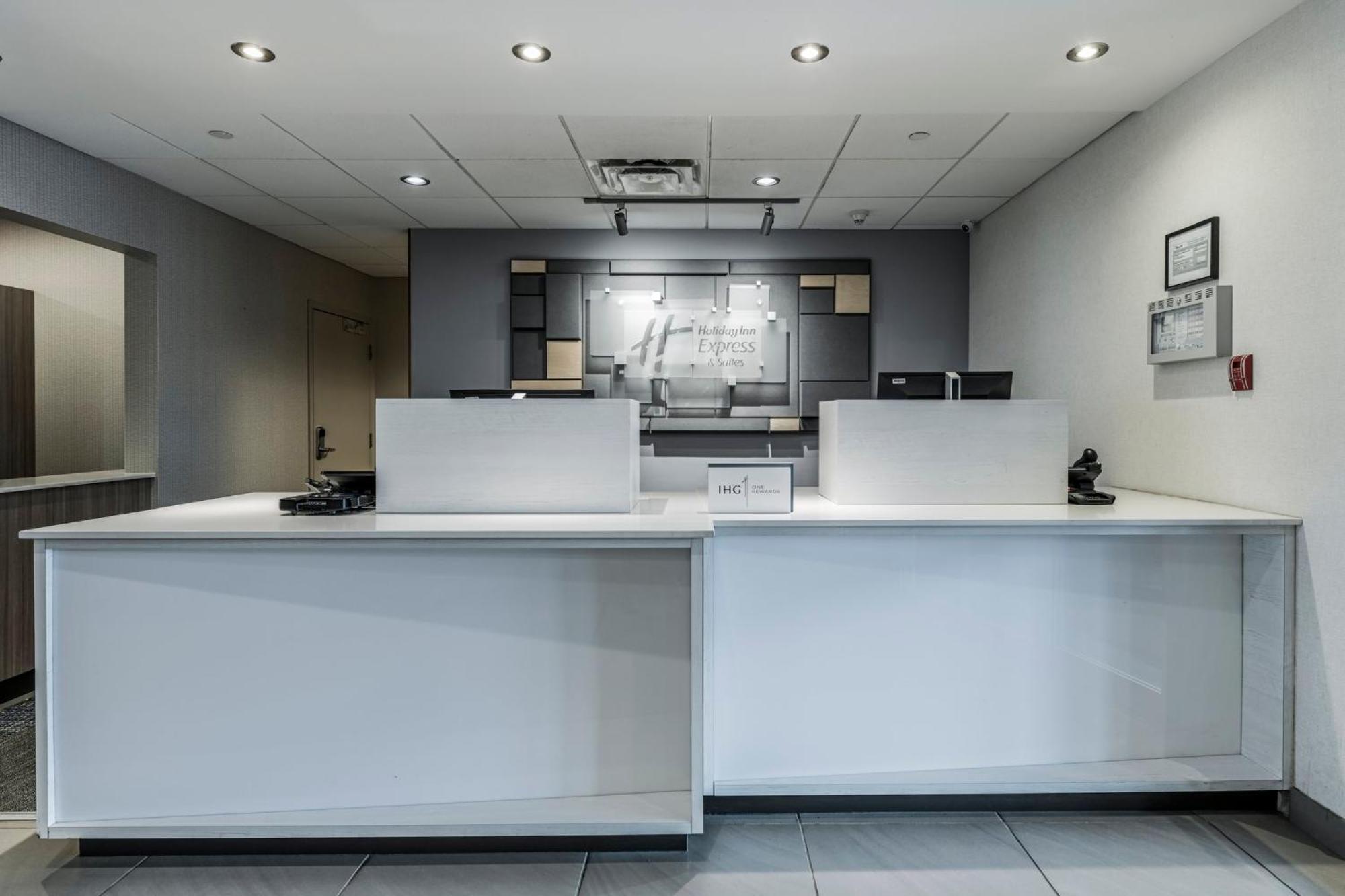 Holiday Inn Express Hotel & Suites Saint - Hyacinthe By Ihg מראה חיצוני תמונה