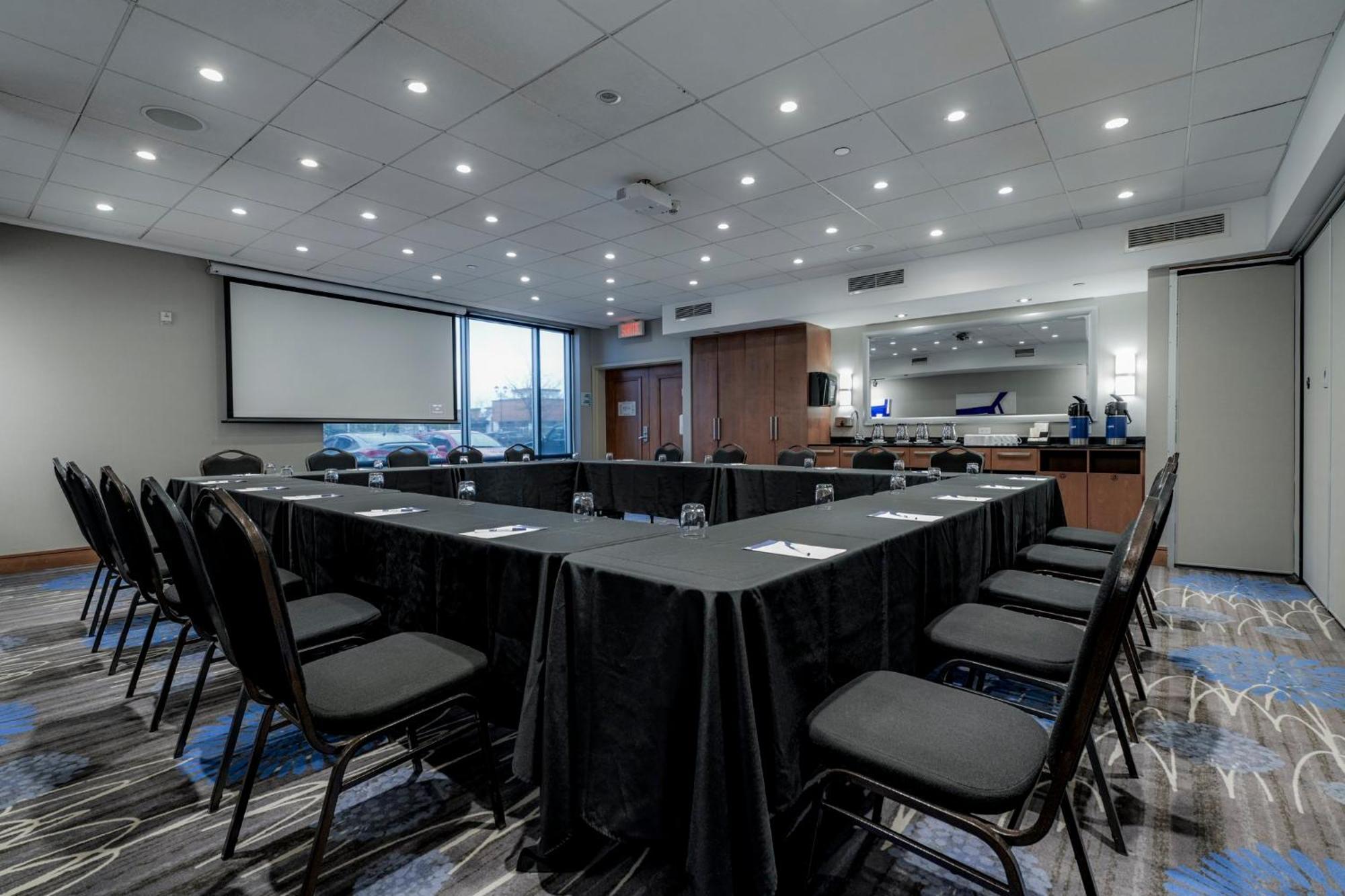 Holiday Inn Express Hotel & Suites Saint - Hyacinthe By Ihg מראה חיצוני תמונה