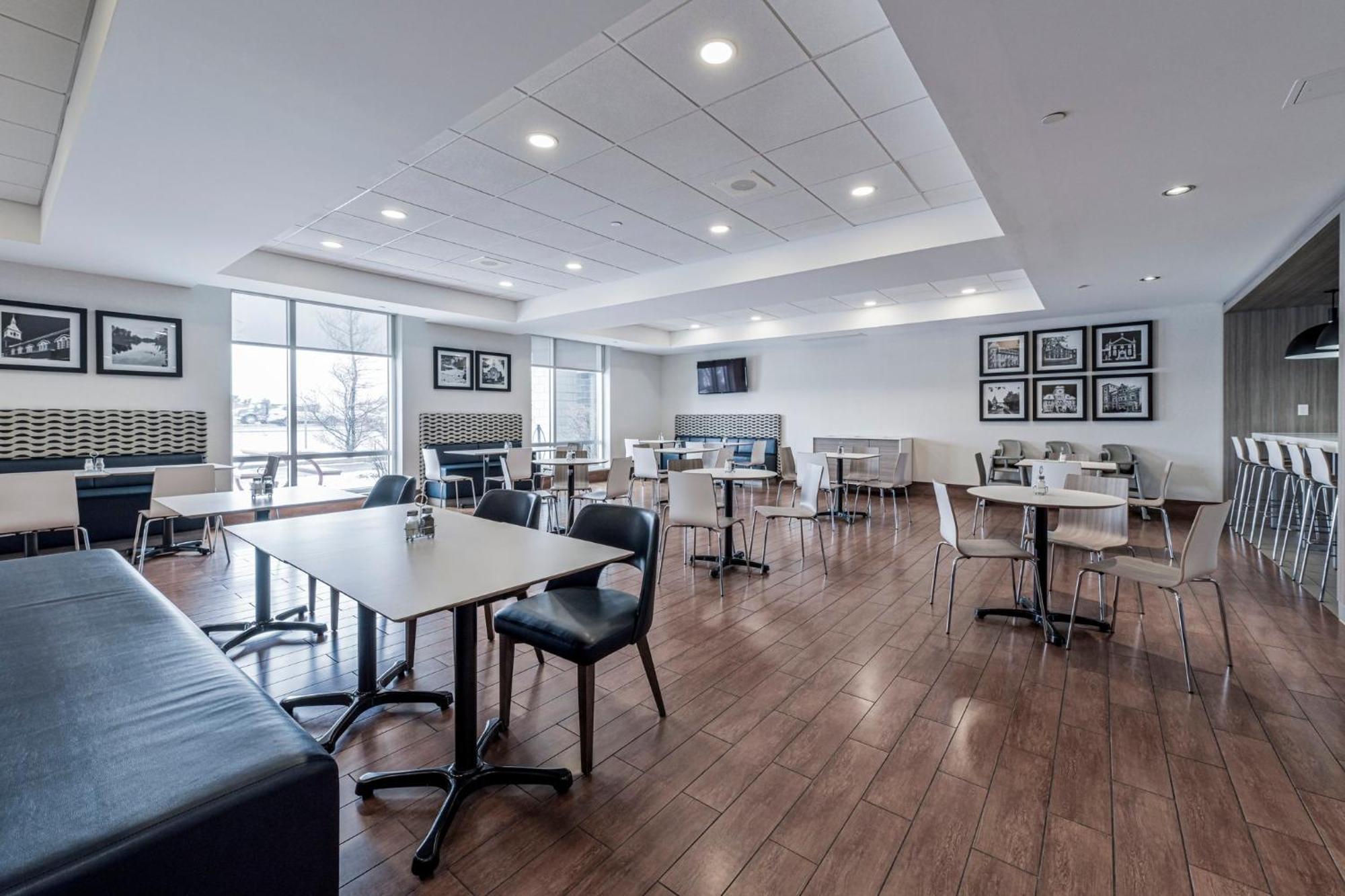 Holiday Inn Express Hotel & Suites Saint - Hyacinthe By Ihg מראה חיצוני תמונה