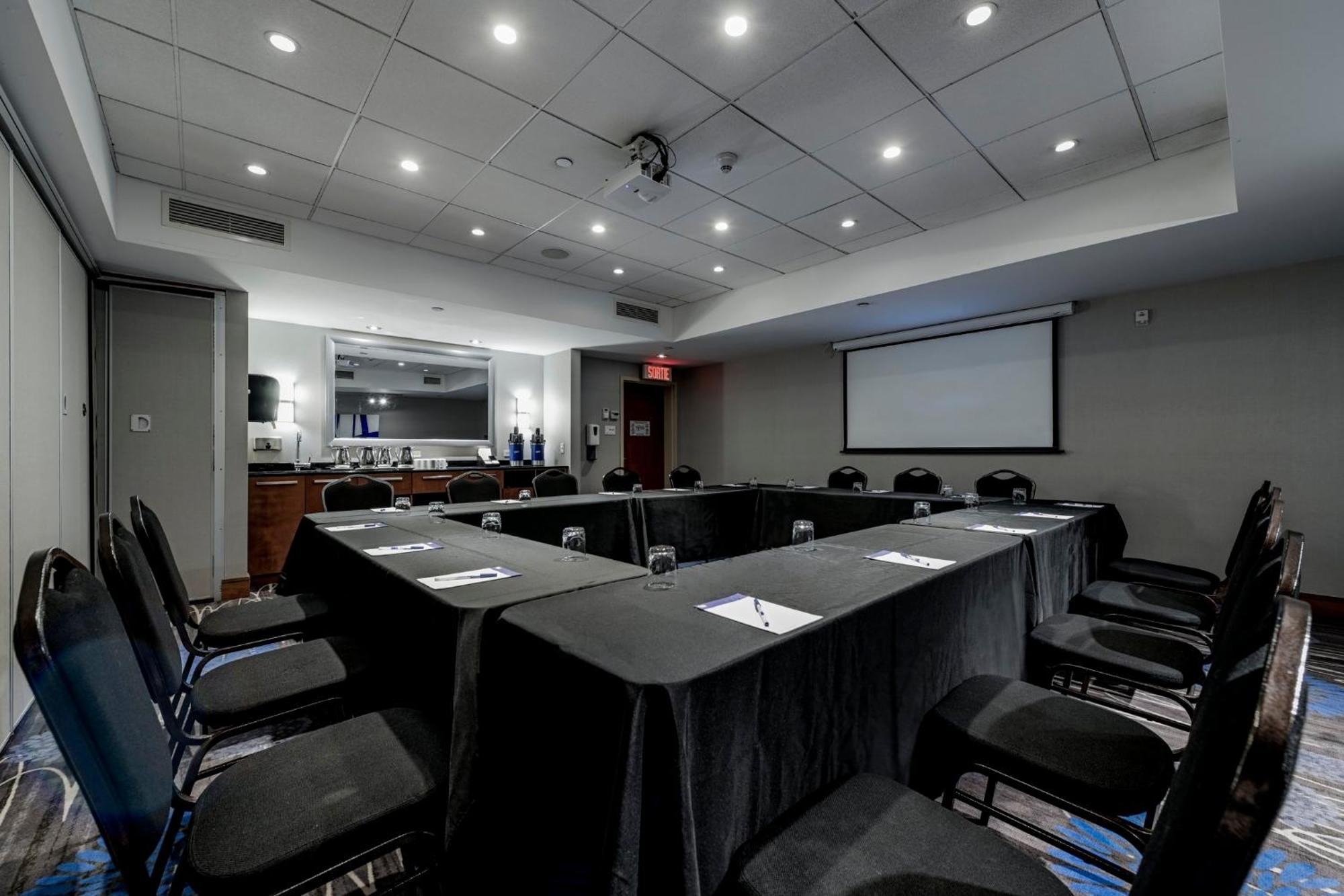 Holiday Inn Express Hotel & Suites Saint - Hyacinthe By Ihg מראה חיצוני תמונה