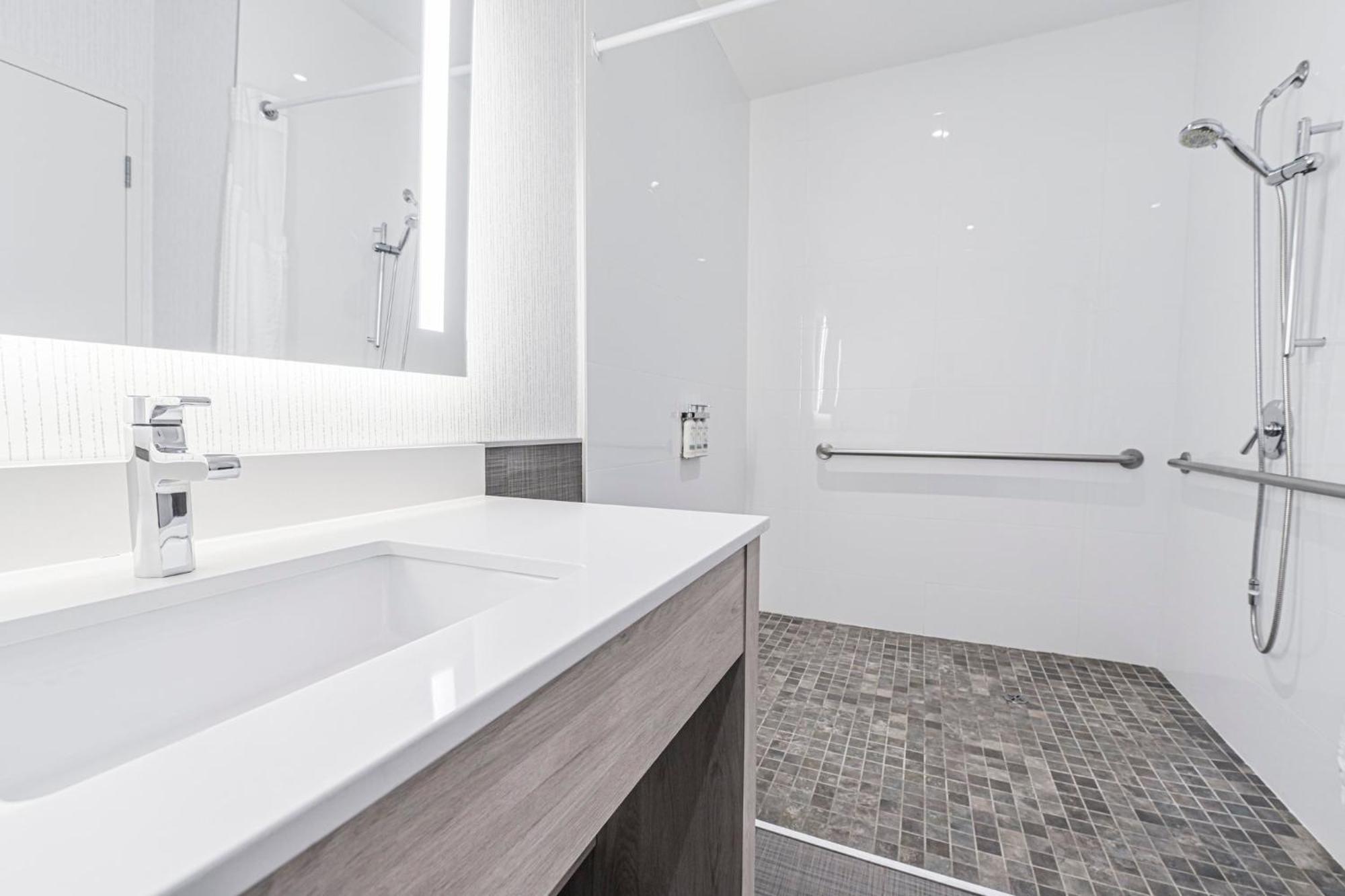 Holiday Inn Express Hotel & Suites Saint - Hyacinthe By Ihg מראה חיצוני תמונה