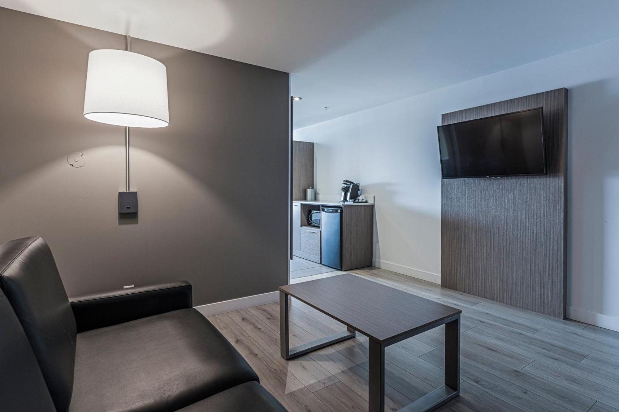 Holiday Inn Express Hotel & Suites Saint - Hyacinthe By Ihg מראה חיצוני תמונה