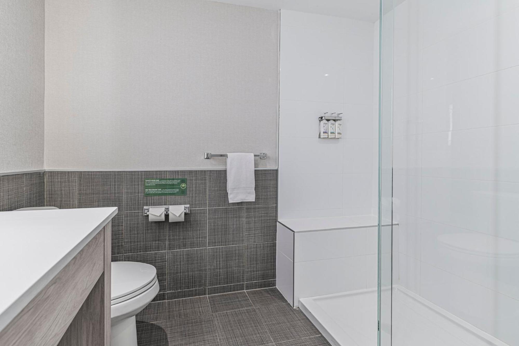 Holiday Inn Express Hotel & Suites Saint - Hyacinthe By Ihg מראה חיצוני תמונה