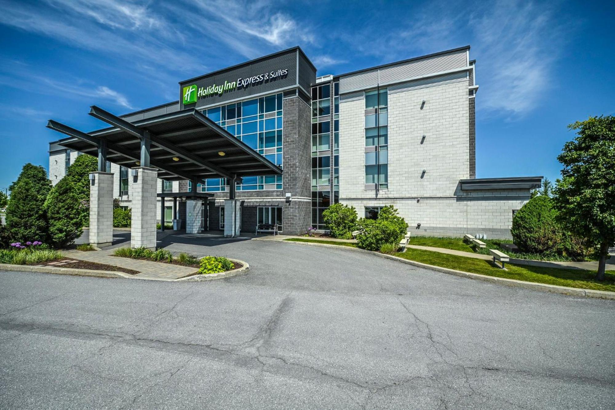 Holiday Inn Express Hotel & Suites Saint - Hyacinthe By Ihg מראה חיצוני תמונה