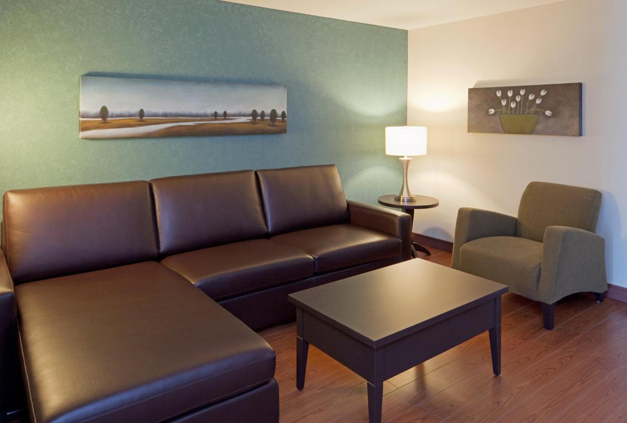 Holiday Inn Express Hotel & Suites Saint - Hyacinthe By Ihg מראה חיצוני תמונה