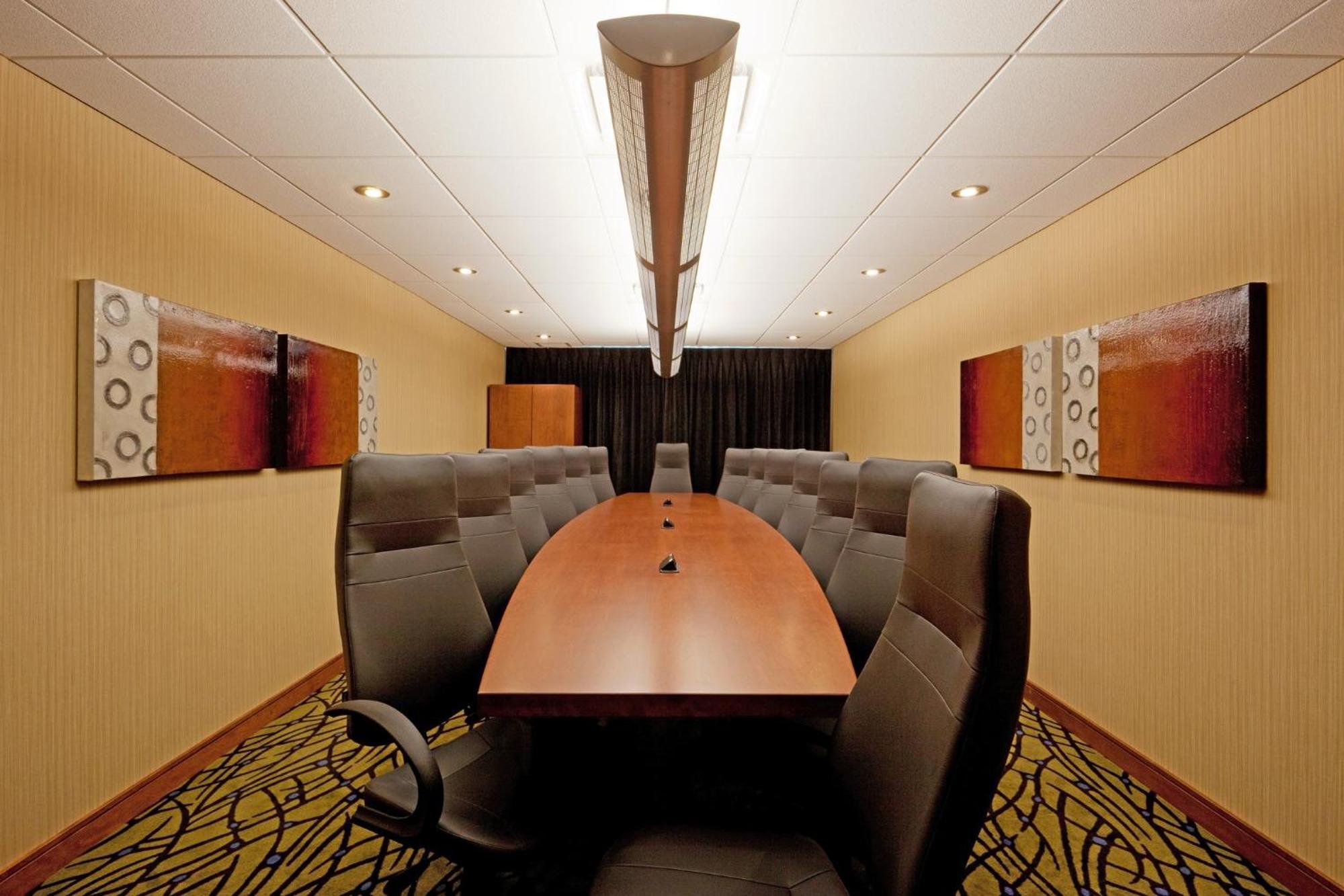 Holiday Inn Express Hotel & Suites Saint - Hyacinthe By Ihg מראה חיצוני תמונה