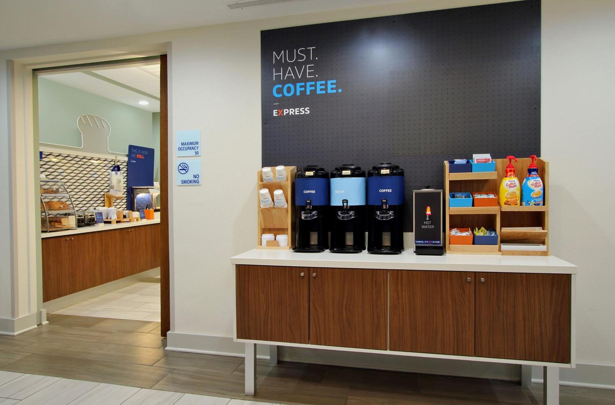 Holiday Inn Express Hotel & Suites Saint - Hyacinthe By Ihg מראה חיצוני תמונה