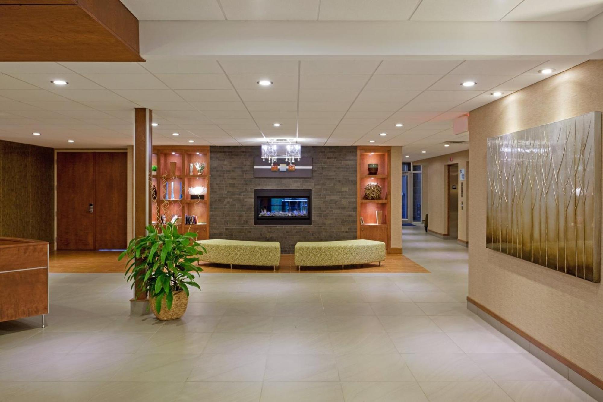 Holiday Inn Express Hotel & Suites Saint - Hyacinthe By Ihg מראה חיצוני תמונה