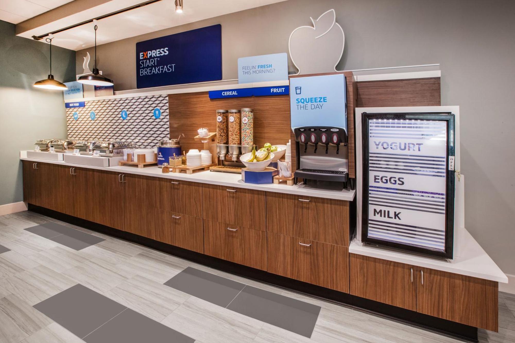 Holiday Inn Express Hotel & Suites Saint - Hyacinthe By Ihg מראה חיצוני תמונה