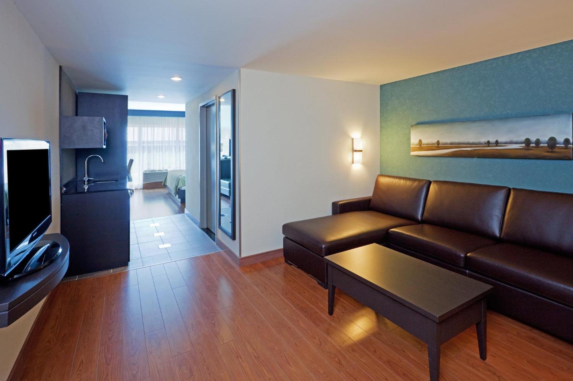 Holiday Inn Express Hotel & Suites Saint - Hyacinthe By Ihg מראה חיצוני תמונה