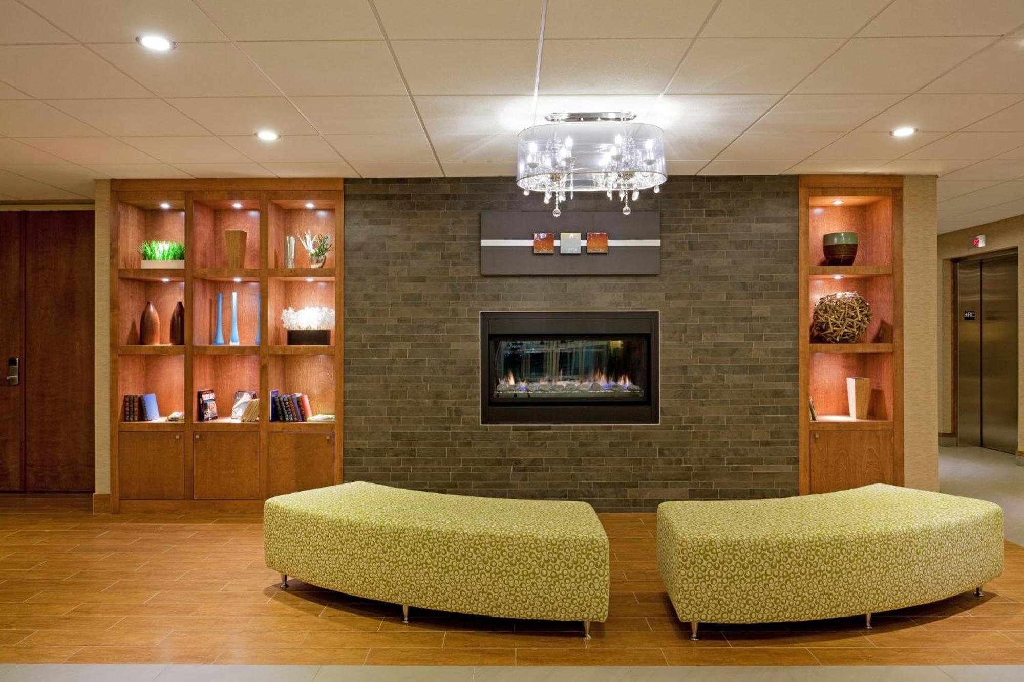 Holiday Inn Express Hotel & Suites Saint - Hyacinthe By Ihg מראה חיצוני תמונה