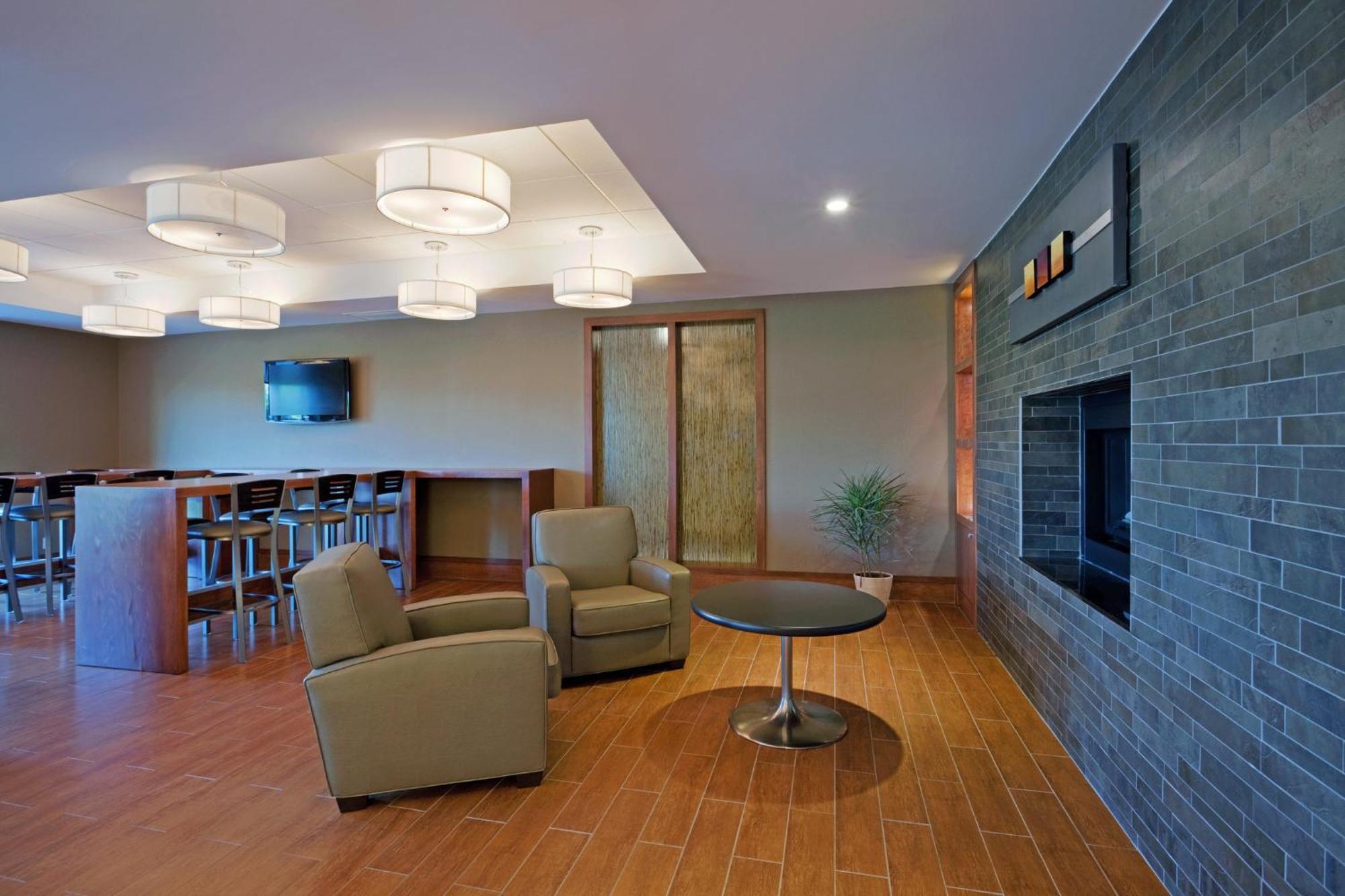 Holiday Inn Express Hotel & Suites Saint - Hyacinthe By Ihg מראה חיצוני תמונה