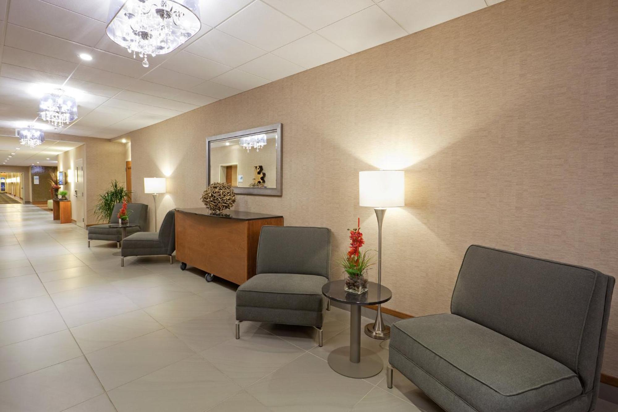 Holiday Inn Express Hotel & Suites Saint - Hyacinthe By Ihg מראה חיצוני תמונה