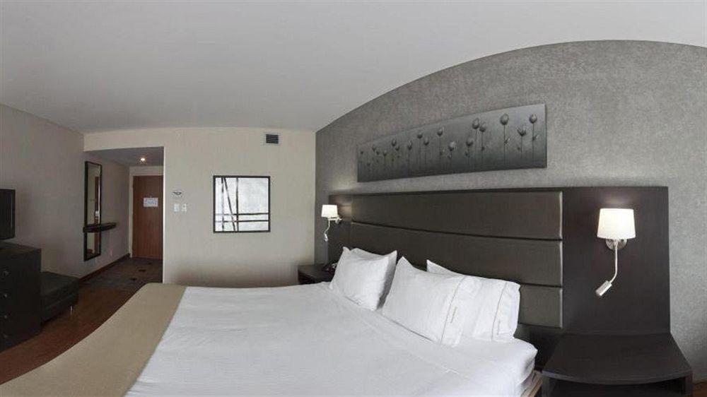Holiday Inn Express Hotel & Suites Saint - Hyacinthe By Ihg מראה חיצוני תמונה