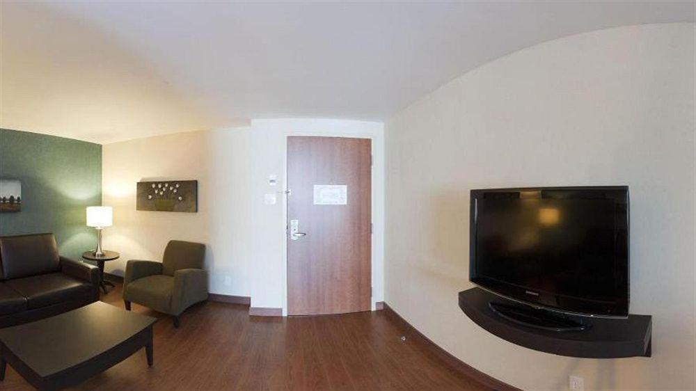 Holiday Inn Express Hotel & Suites Saint - Hyacinthe By Ihg מראה חיצוני תמונה
