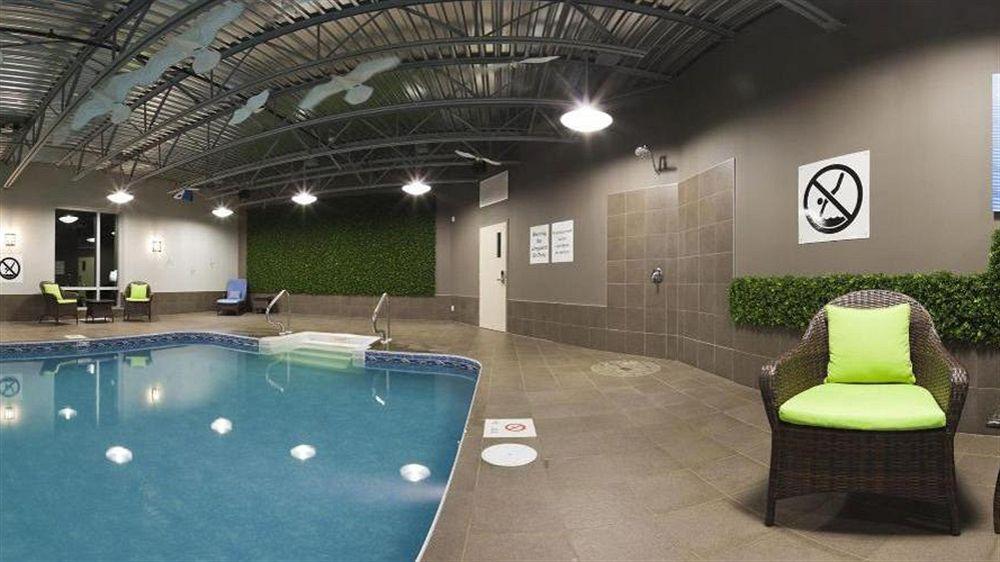 Holiday Inn Express Hotel & Suites Saint - Hyacinthe By Ihg מראה חיצוני תמונה