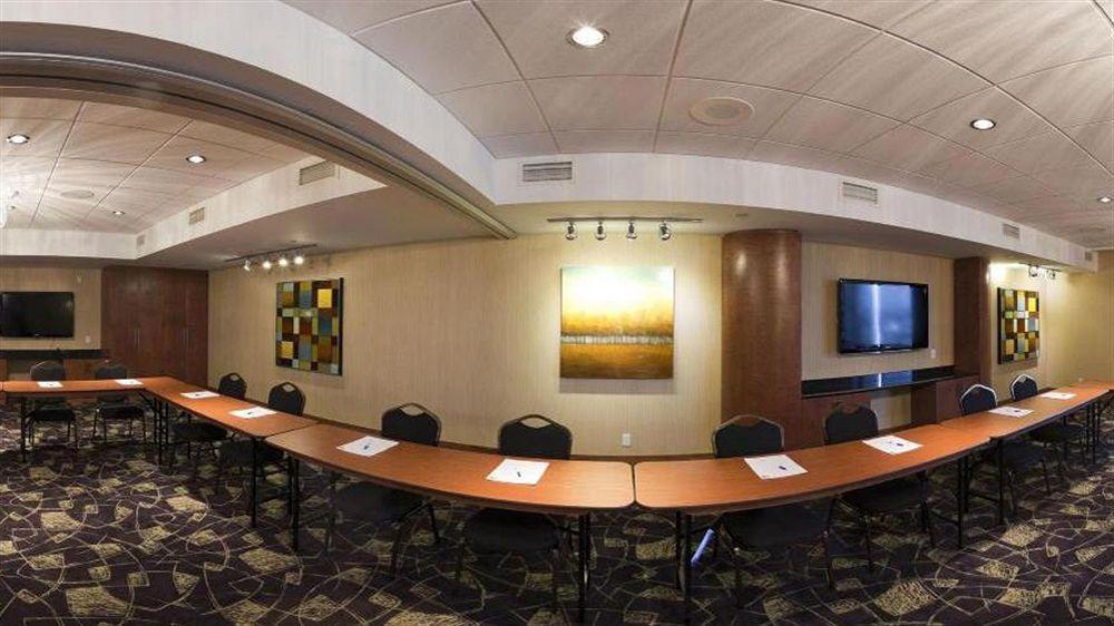 Holiday Inn Express Hotel & Suites Saint - Hyacinthe By Ihg מראה חיצוני תמונה